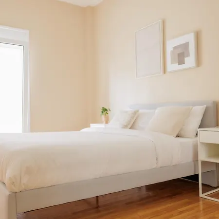 Modern 2Bdr Apt - 2' To Metro - Direct To Acropolis *