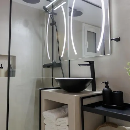 Modern 2Bdr Apt - 2' To Metro - Direct To Acropolis *